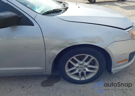 2010 Ford Fusion S из США, поврежденный, VIN 3FAHP0GAXAR151836